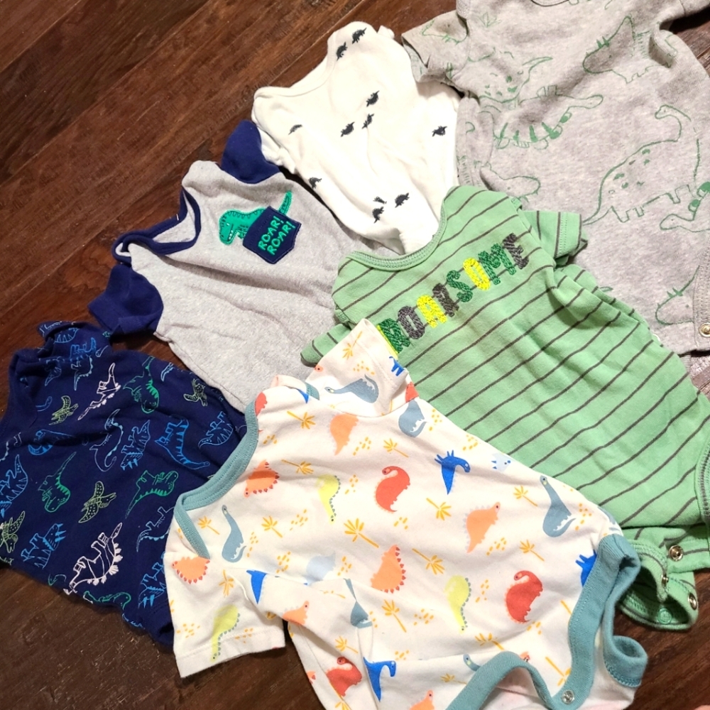 Dinasour onesie bundle 0-3 months
